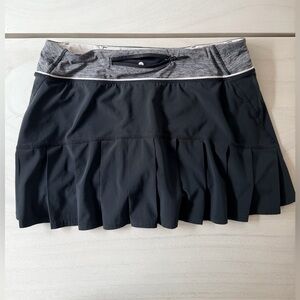 Lululemon Black skirt 
Size 6